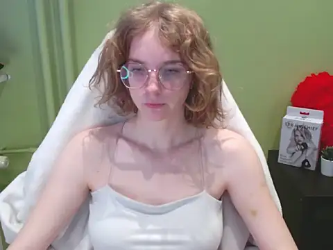 juicyPenny online show from 2, 12, 2025