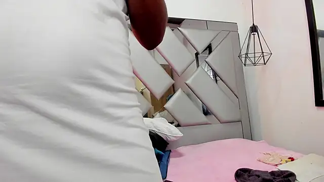 Lorenn Hill online show from 2, 10, 2025