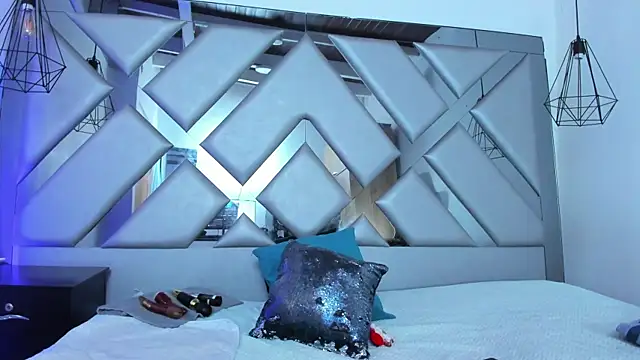 Lorenn Hill online show from 19, 12, 2025