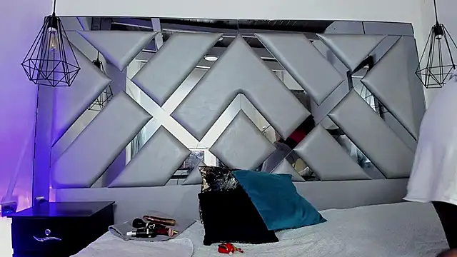 Lorenn Hill online show from 14, 12, 2025