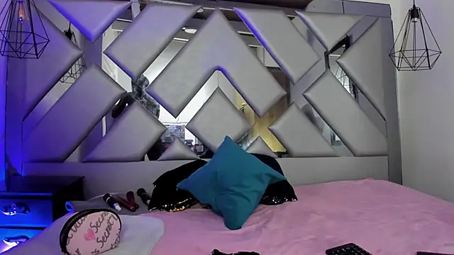 Lorenn Hill online show from 27, 10, 2025