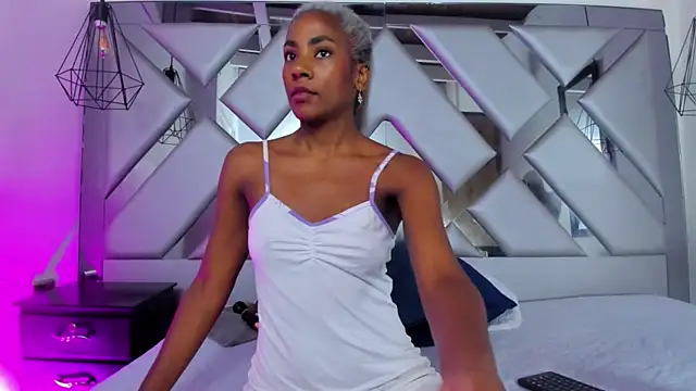 Lorenn Hill online show from 25, 10, 2025