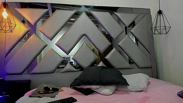 Lorenn Hill online show from 26, 9, 2025