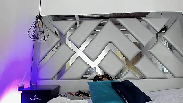 Lorenn Hill online show from 14, 11, 2025