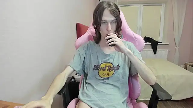 eleganc3 online show from 7, 10, 2025