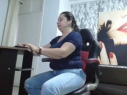 Snapshot of mariani_smith chatting on 4, 10, 2025 mariani smith online show from 4, 10, 2025