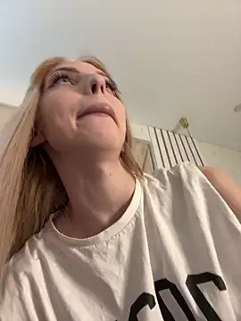 Snapshot of olivia_soft chatting on 18, 4, 2026 olivia soft online show from 18, 4, 2026