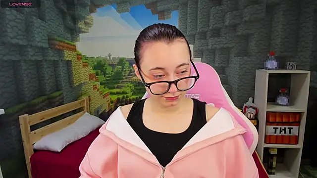 ClaraParks online show from 3, 12, 2025