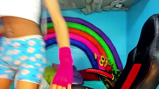 Dahlia Moss online show from 15, 1, 2026