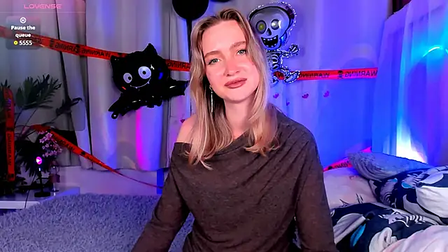 EllaBloom online show from 27, 10, 2025