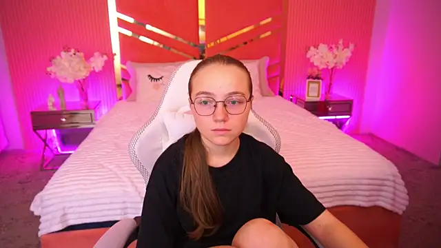 ArrinaWairr online show from 9, 10, 2025