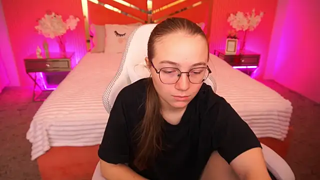 ArrinaWairr online show from 10, 10, 2025