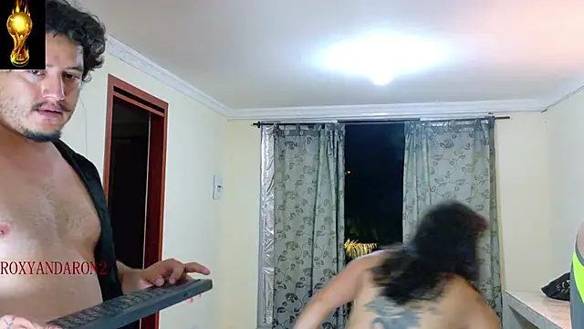 Snapshot of RoxyandAron2 chatting on 19, 6, 2026 RoxyandAron2 online show from 19, 6, 2026