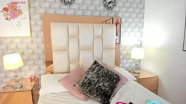 Sasha  sims   online show from 11, 9, 2025