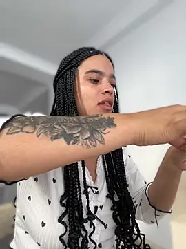 JuanitaMore01 online show from 26, 11, 2025