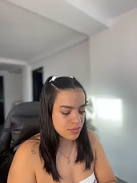 JuanitaMore01 online show from 27, 3, 2026