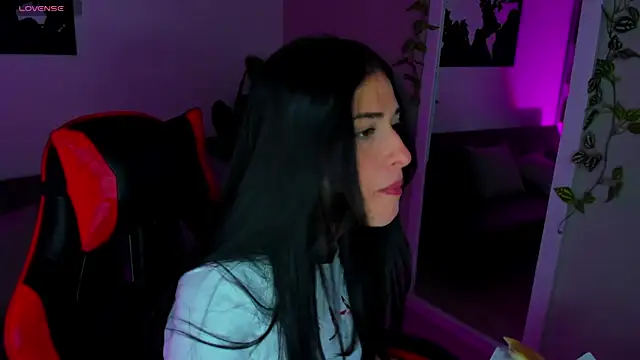 ZoeValencia1 online show from 15, 4, 2026