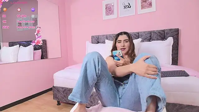 Snapshot of maddie_beauty chatting on 25, 10, 2025 maddie beauty online show from 25, 10, 2025