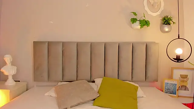 Tina curly online show from 15, 4, 2026