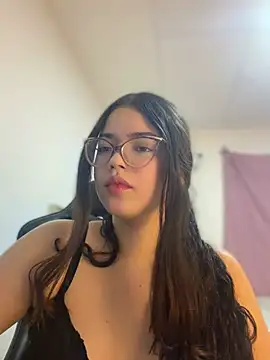 Snapshot of Valentina2390 chatting on 9, 7, 2026 Valentina2390 online show from 9, 7, 2026