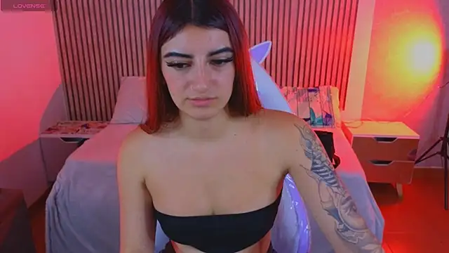 Snapshot of _aitana_001 chatting on 12, 11, 2025 aitana 001 online show from 12, 11, 2025