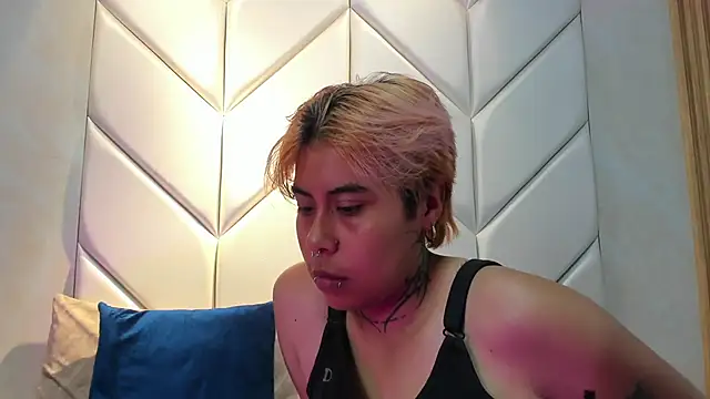 Snapshot of AnnieAndReach chatting on 6, 2, 2026 AnnieAndReach online show from 6, 2, 2026