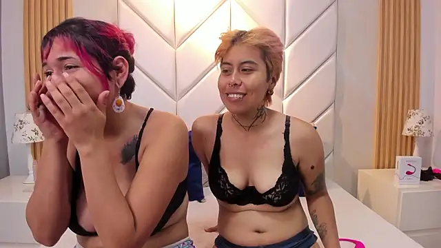 Snapshot of AnnieAndReach chatting on 1, 2, 2026 AnnieAndReach online show from 1, 2, 2026