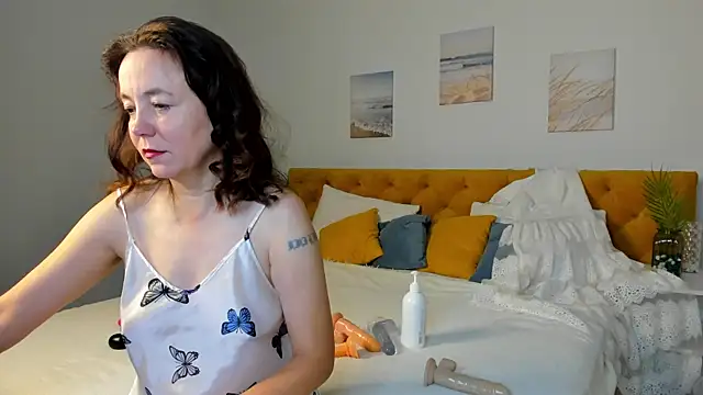 Kira Adler online show from 10, 10, 2025