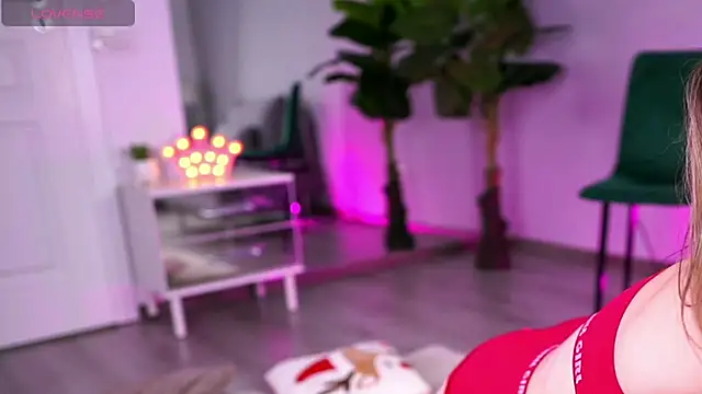 ElsaSolace online show from 6, 11, 2025