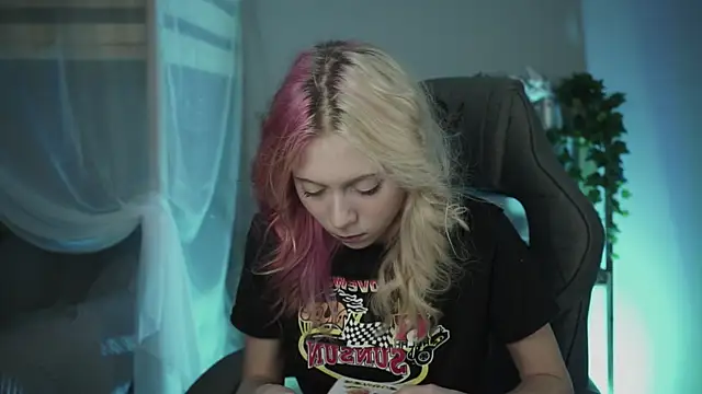 SakuraBliss online show from 22, 10, 2025