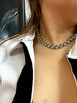 MacarenaRosse online show from 9, 11, 2025