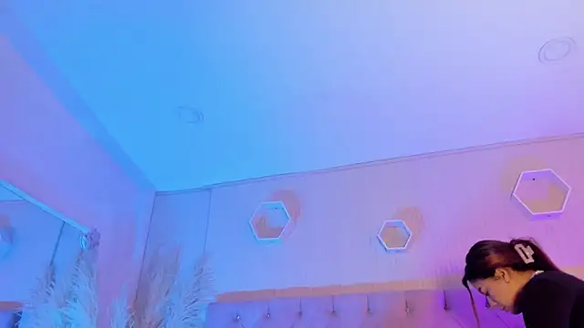 MacarenaRosse online show from 18, 12, 2025