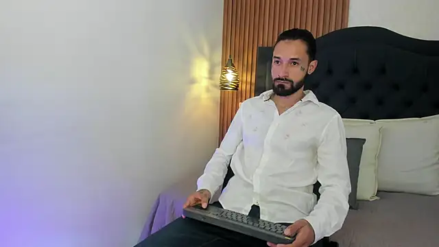 Snapshot of Hisoka_011 chatting on 9, 2, 2026 Hisoka 011 online show from 9, 2, 2026