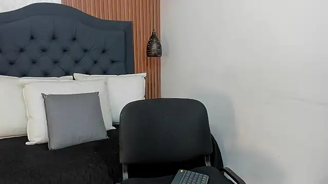 Hisoka 011 online show from 11, 4, 2026