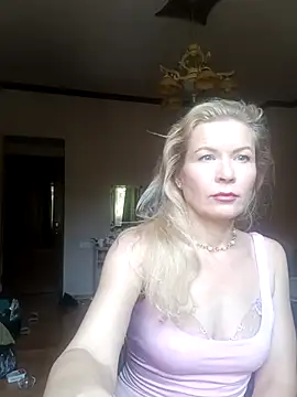 Julia Giulia online show from 3, 10, 2025