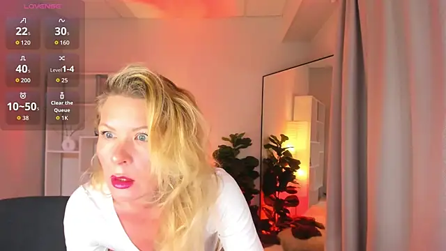 Snapshot of Julia_Giulia chatting on 3, 5, 2026 Julia Giulia online show from 3, 5, 2026