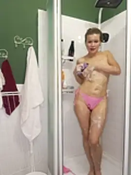 Julia Giulia online show from 16, 12, 2025