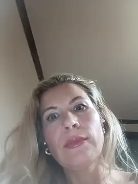 Julia Giulia online show from 1, 10, 2025