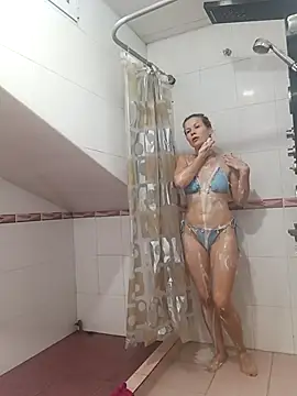 Julia Giulia online show from 5, 11, 2025