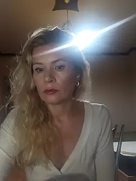 Julia Giulia online show from 4, 10, 2025