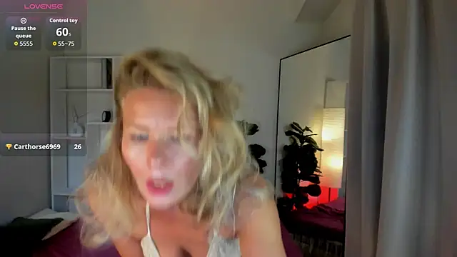 Snapshot of Julia_Giulia chatting on 12, 7, 2026 Julia Giulia online show from 12, 7, 2026