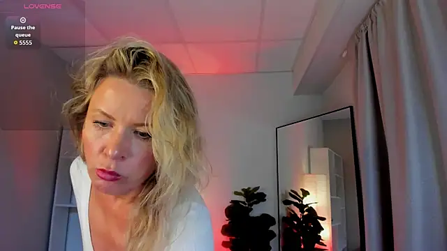 Snapshot of Julia_Giulia chatting on 21, 5, 2026 Julia Giulia online show from 21, 5, 2026