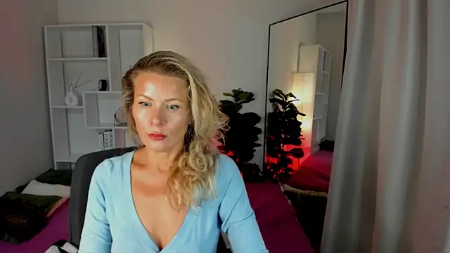 Snapshot of Julia_Giulia chatting on 2, 7, 2026 Julia Giulia online show from 2, 7, 2026