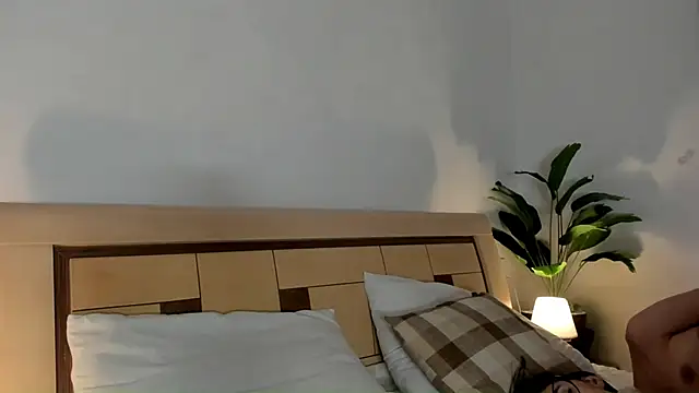 Morena Dolce online show from 11, 11, 2025