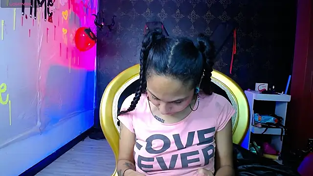 Sweettpleasure online show from 7, 10, 2025