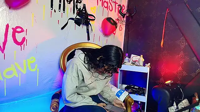 Sweettpleasure online show from 5, 11, 2025