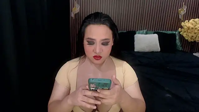 Hotcum ella online show from 8, 9, 2025