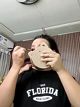 Hotcum ella online show from 27, 10, 2025