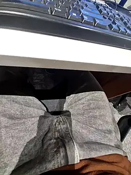 Snapshot of YoursThickDick chatting on 28, 4, 2026 YoursThickDick online show from 28, 4, 2026
