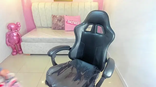 ambar fox s online show from 11, 1, 2026